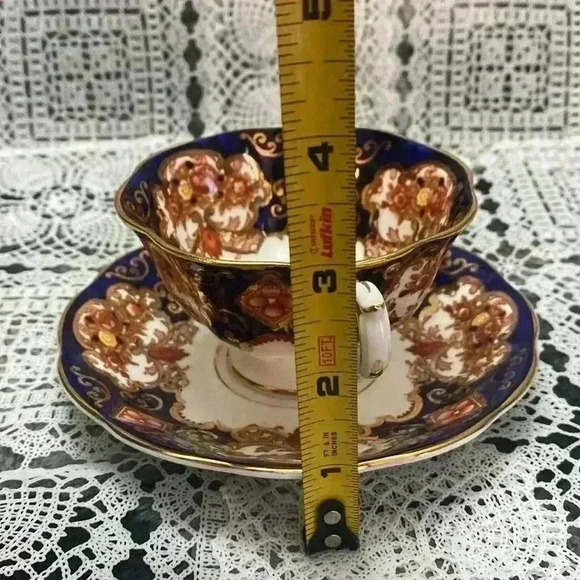 Royal Albert Heirloom Footed Cup &
Saucer england - Picture 15 of 16